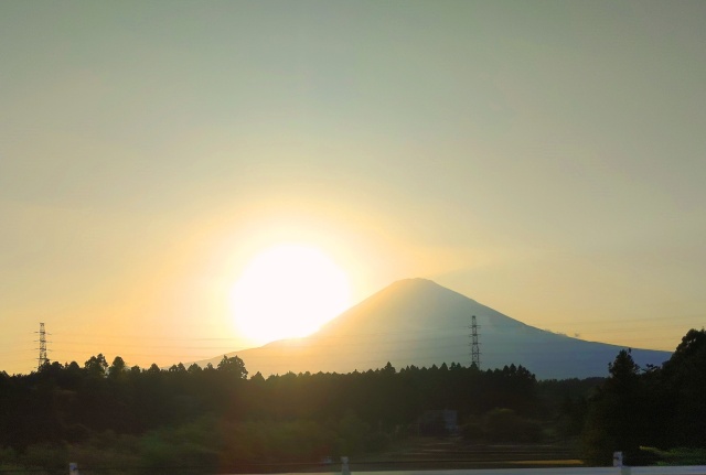 春の富士山の夕暮れ