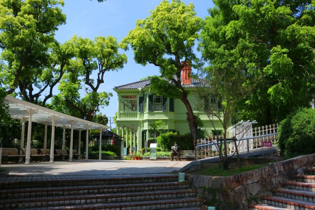 新緑の神戸萌黄の館