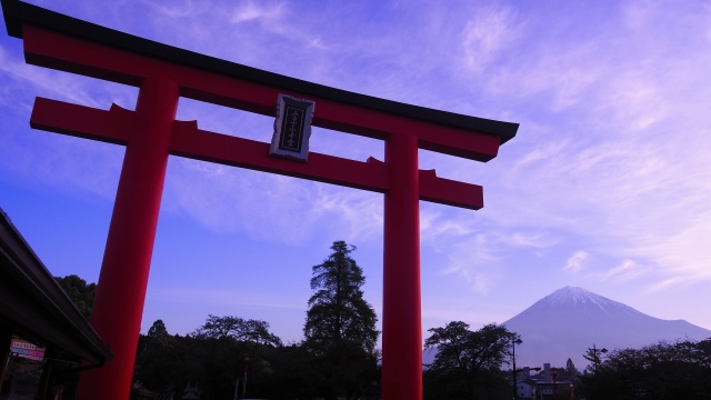 早朝の富士山本宮浅間大社