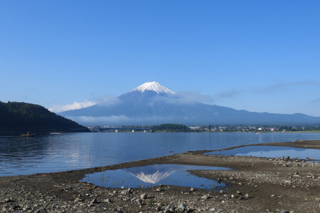 水溜まりに逆さ富士