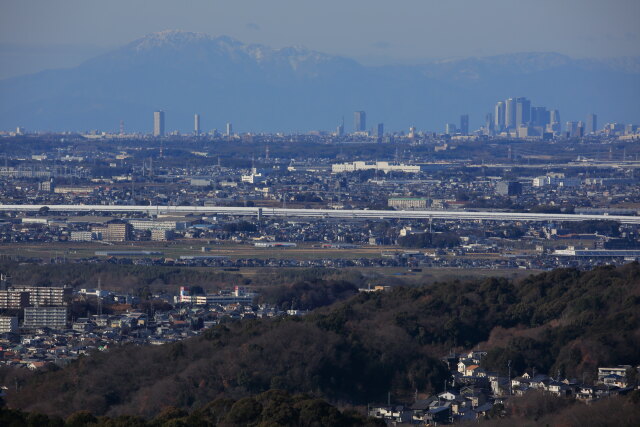 伊吹山と名駅ビル街