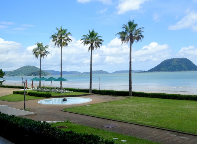 梅雨の晴れ間の夏の海