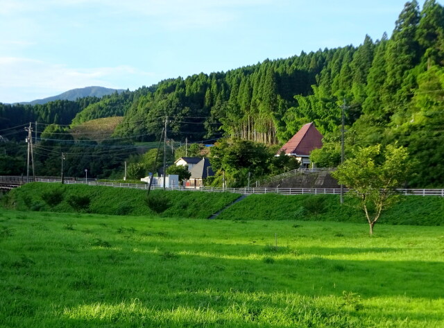 緑深まる山村集落