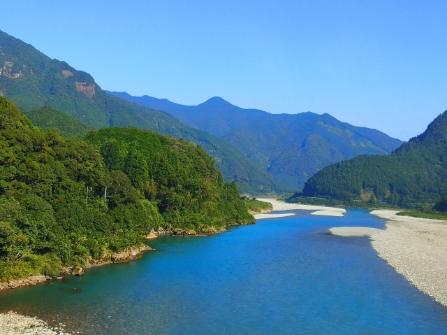 夏の熊野川