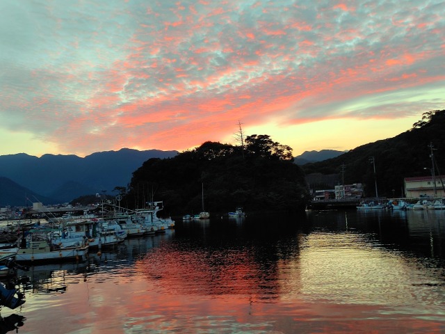 初秋の海の夕暮れ