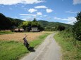 秋空の田舎道