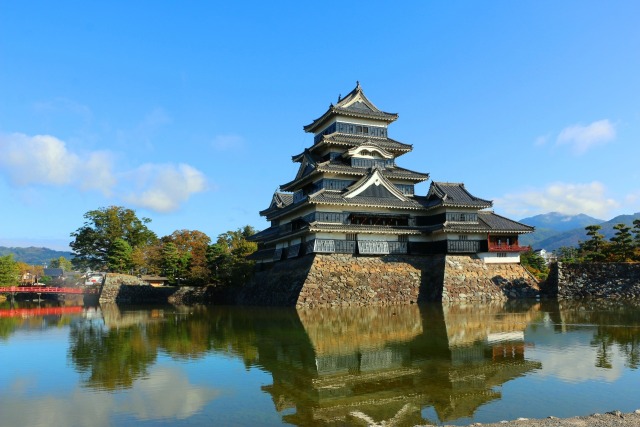 秋の松本城