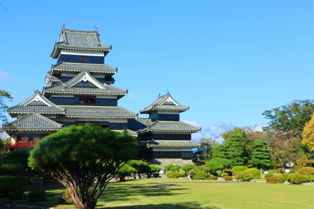 秋の松本城