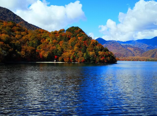 秋の中禅寺湖