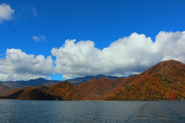 秋の中禅寺湖