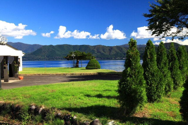 秋の田沢湖