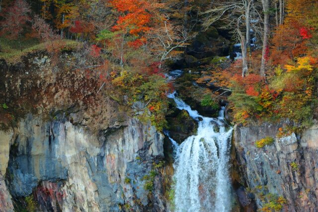 華厳の滝紅葉