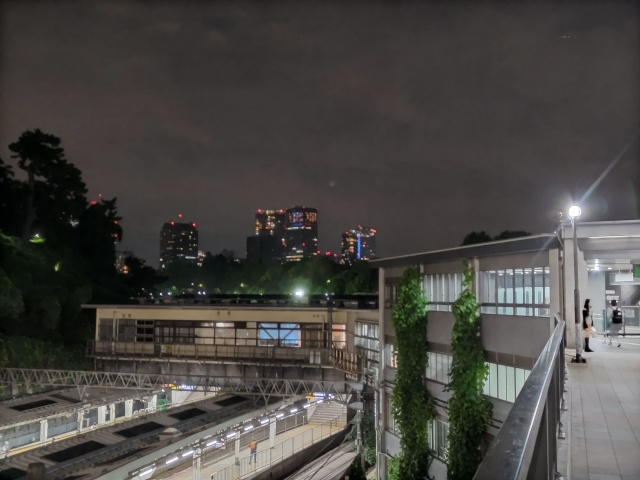 夜の四ツ谷駅