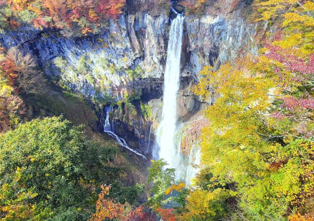 華厳の滝紅葉