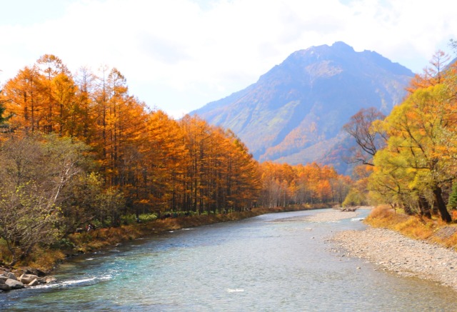 焼岳と紅葉