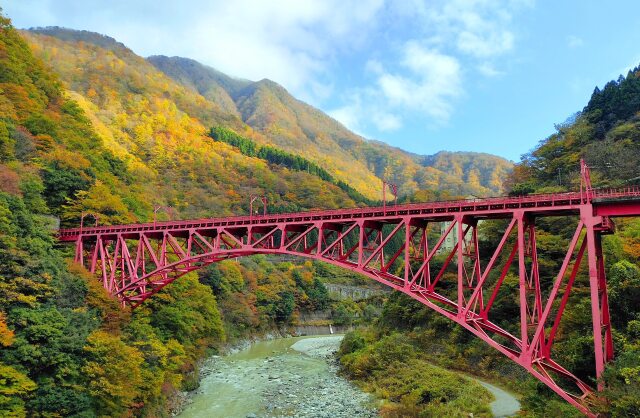 秋の黒部峡谷