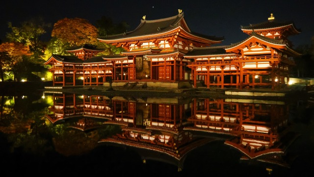 秋の夜の平等院