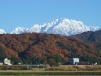 紅葉の山と雪の剣岳