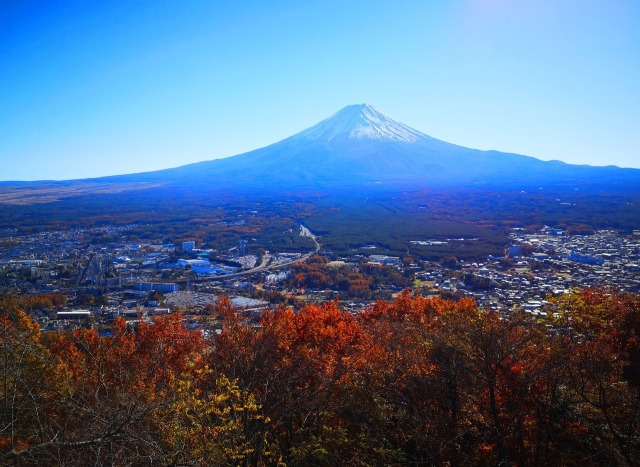 晩秋の富士河口湖町