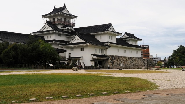 秋の富山城址公園