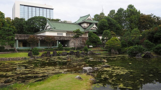 秋の富山城址公園