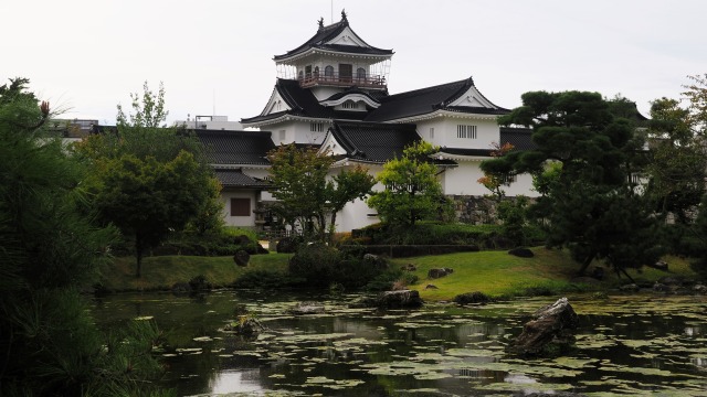 秋の富山城址公園