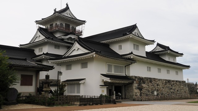 秋の富山城址公園