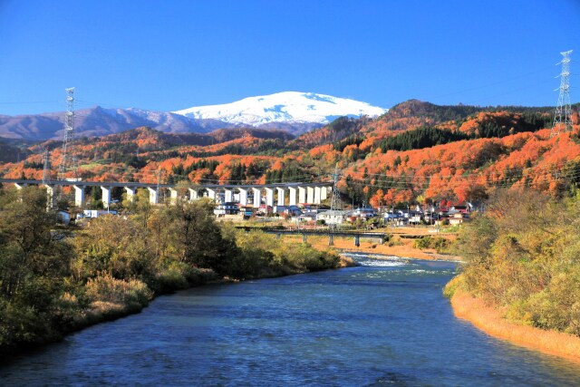 月山と最上川