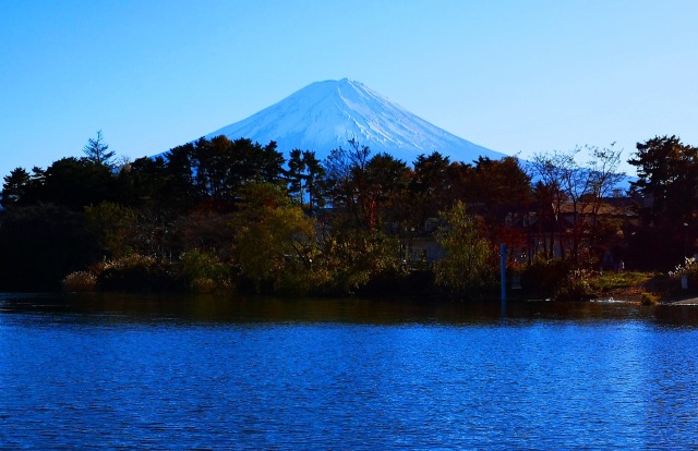 晩秋の河口湖