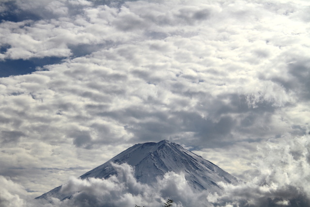 雲の中の富士山