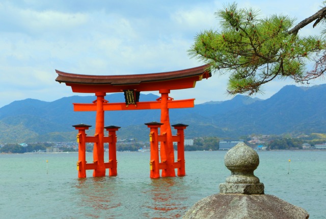 迎春厳島神社