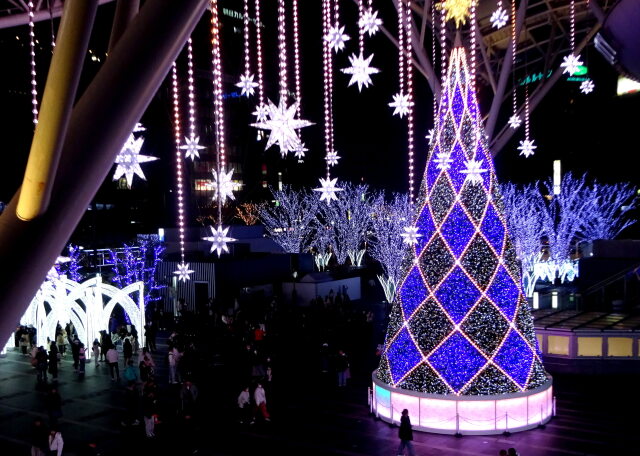 新年の博多駅のイルミ