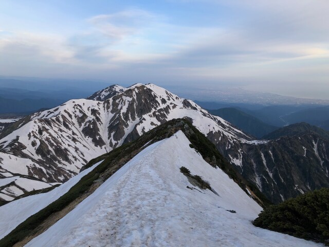 大日岳を望む