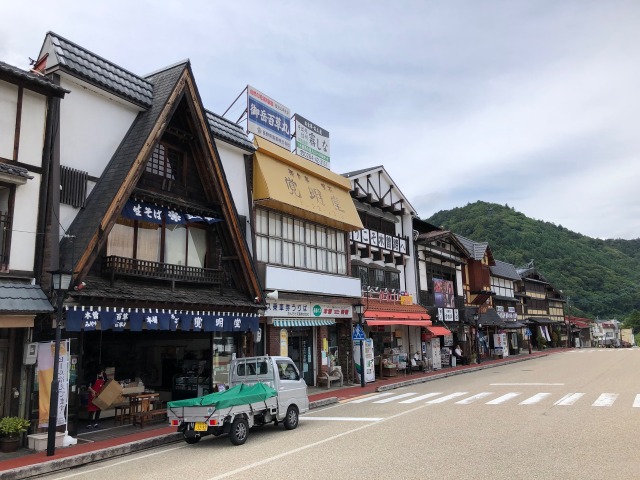 木曽福島駅前にて