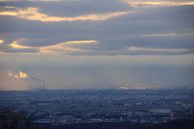 夕暮れの東海を望む