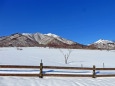 雪の牧場と蒜山