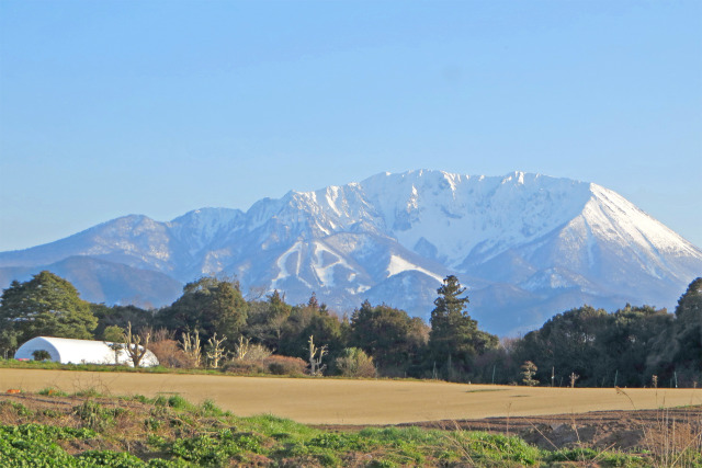 残雪の大山 早春