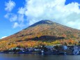 秋の男体山
