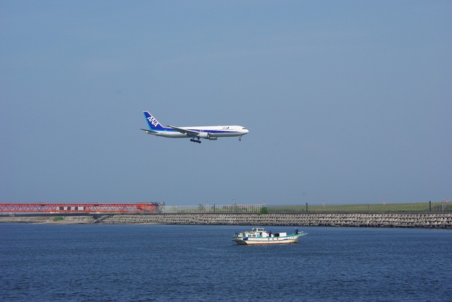 釣り船とB767