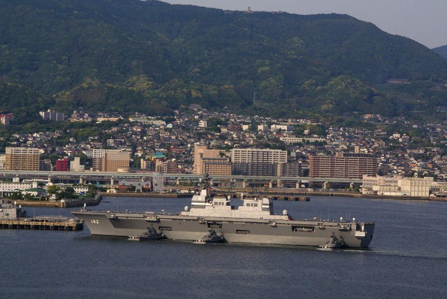 接岸中～ヘリ搭載護衛艦「いせ」