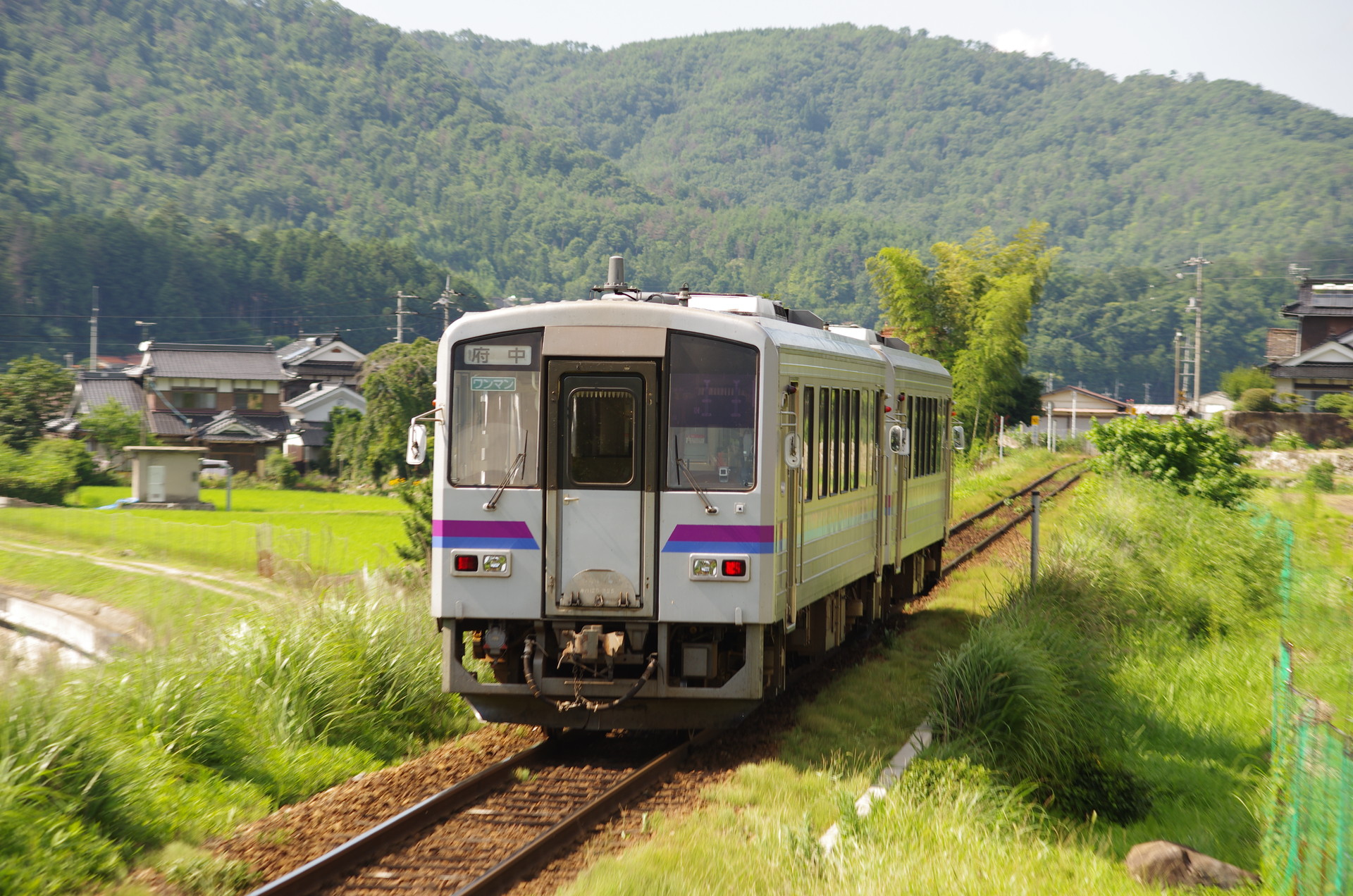 鉄道 > 気動車「JR芸備線キハ120福塩線乗り入れ」壁紙1920x1272 - 壁紙館