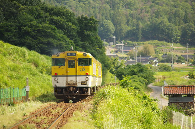 JR芸備線 キハ40通過