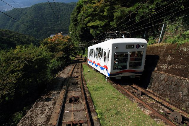 すれ違うケーブルカー