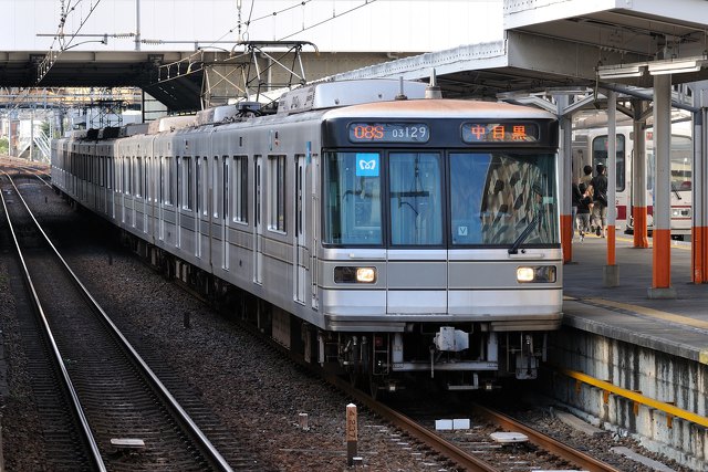 東京メトロ日比谷線03 129