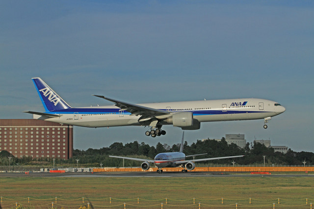 B777 JA782A