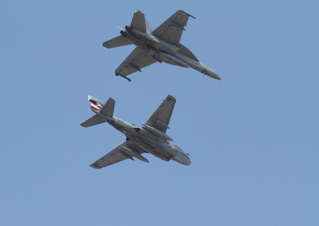 EA-6 & F-18 帰還