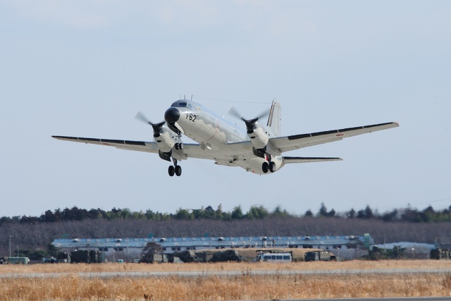 YS-11EA 電子戦訓練機