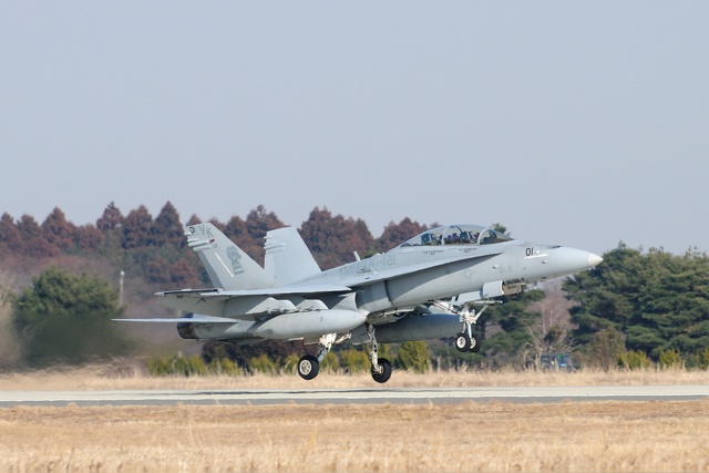 海兵隊 F/A-18D ホーネット離陸