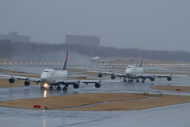 雨のB747 (2)