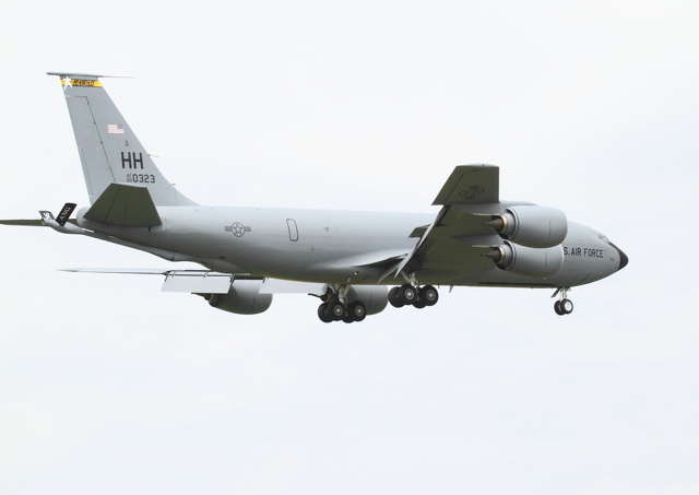 空中給油機KC-135 N02